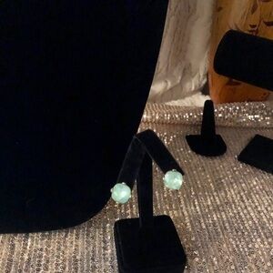 🌸Green stud earrings from Saks🌺💕🌸